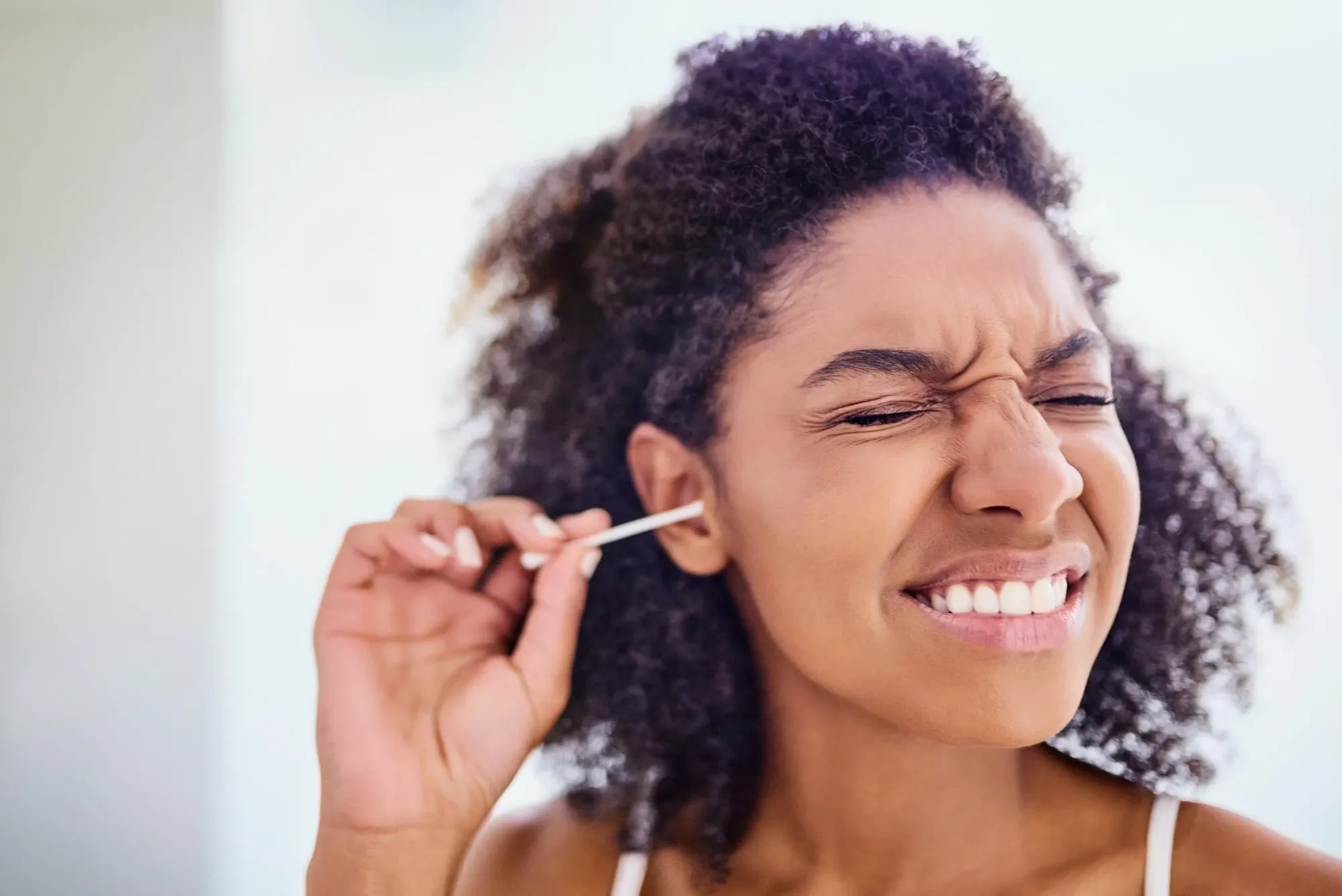 Earwax plug: how does it happen and what can you do about it?